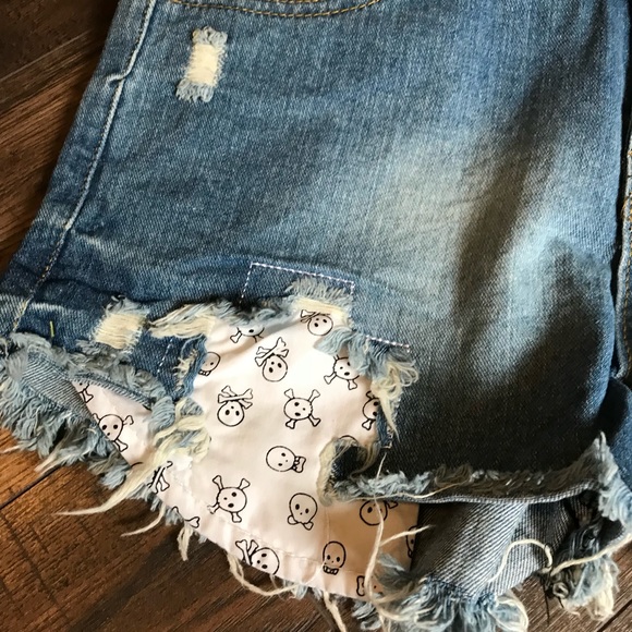 ✨LAST ONE✨Distress jean frayed shorts - Picture 3 of 6